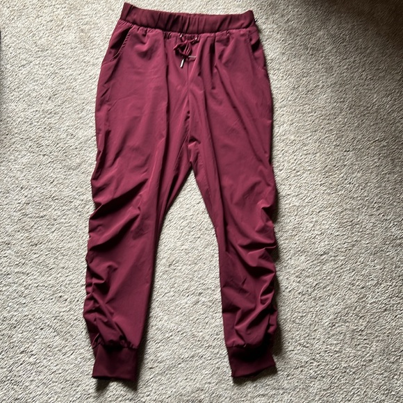 MARIKA Tyra Jogger Size Medium Pants Red/Wine Pockets Cuffed Ankles Drawstring - Picture 2 of 16